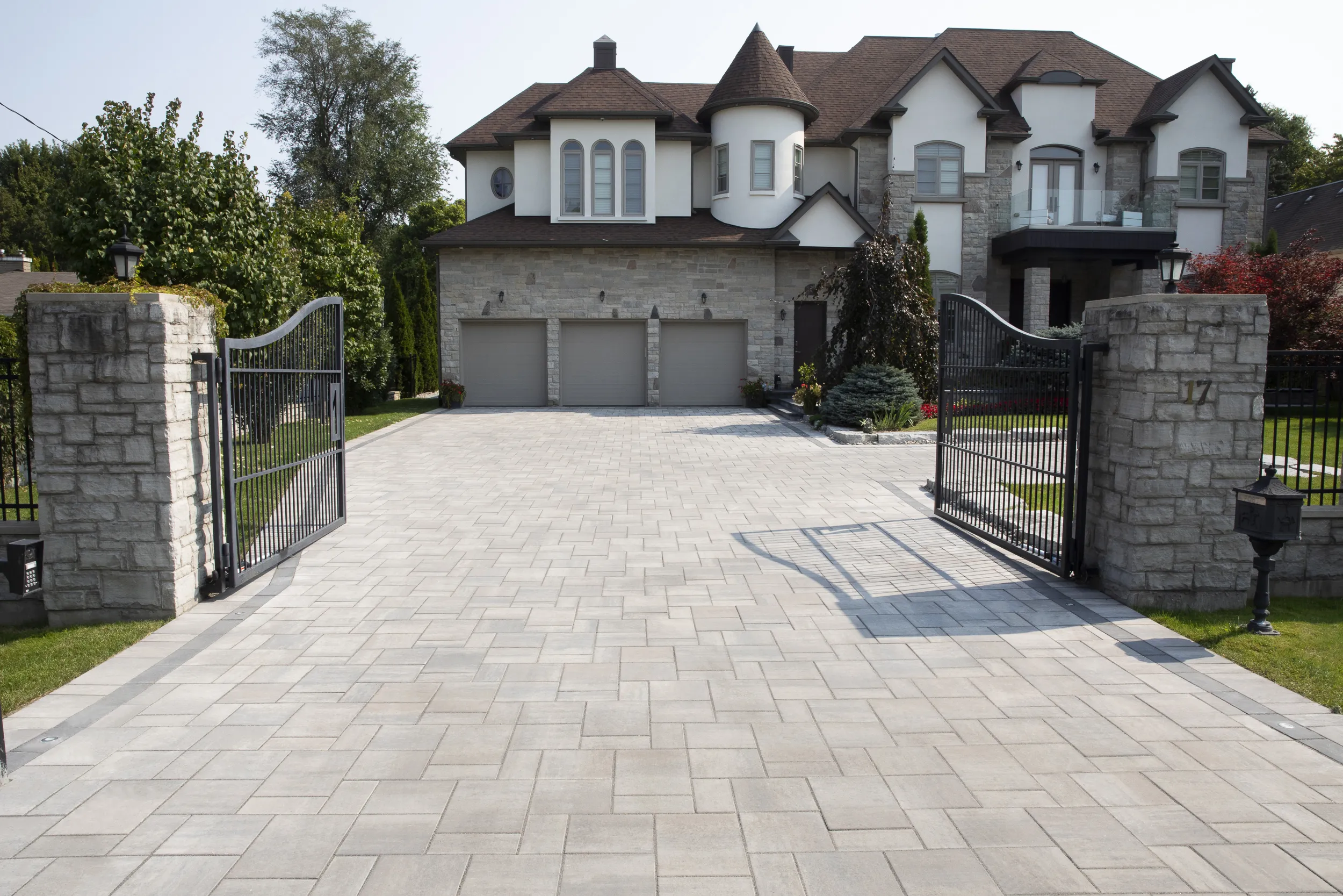 Bestway Travista smooth pavers in a spacious finished driveway